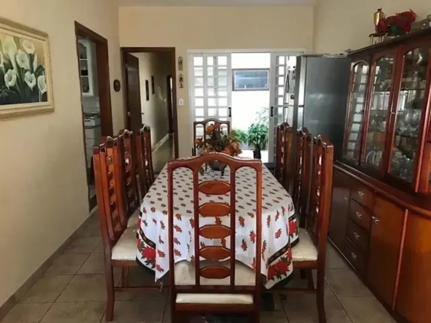 Foto 3 de Casa com 3 quartos à venda, 168m2 em Jardim Bela Vista, Taubate - SP