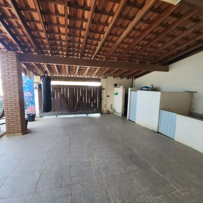 Foto 6 de Chácara com 2 quartos à venda, 218m2 em Parque Shangri-lá, Pindamonhangaba - SP