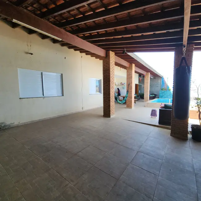 Foto 4 de Chácara com 2 quartos à venda, 218m2 em Parque Shangri-lá, Pindamonhangaba - SP