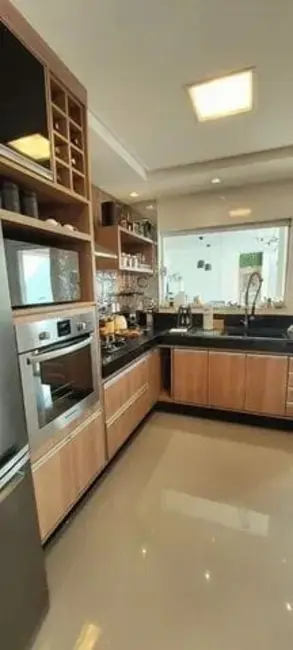 Foto 1 de Casa de Condomínio com 3 quartos à venda, 295m2 em Centro, Tremembe - SP