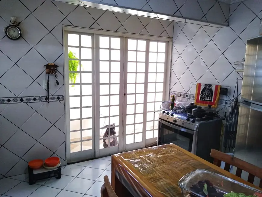 Foto 2 de Casa com 5 quartos à venda, 212m2 em Crispim, Pindamonhangaba - SP