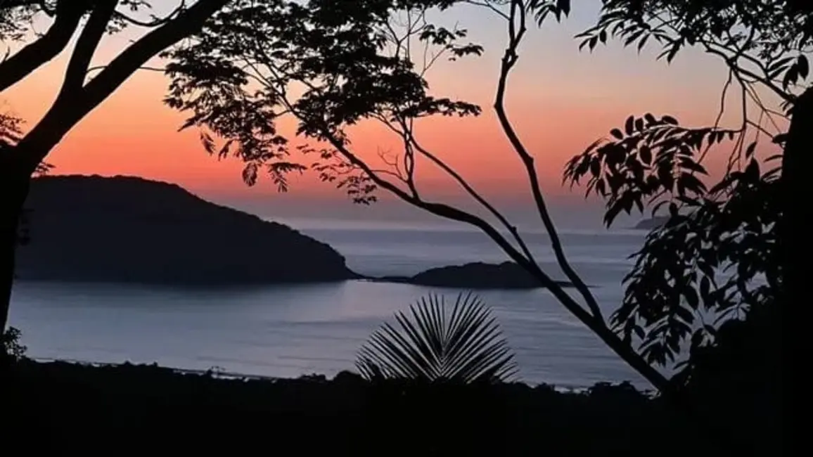 Foto 1 de Sobrado com 4 quartos à venda, 180m2 em Ubatuba - SP
