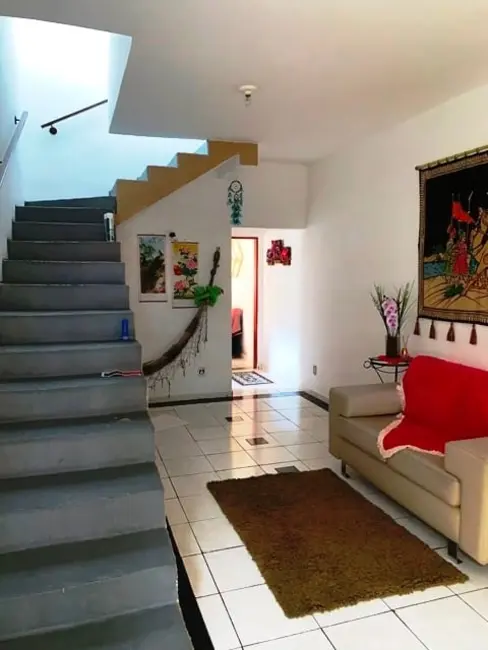 Foto 2 de Sobrado com 3 quartos à venda, 170m2 em Pindamonhangaba - SP