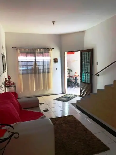 Foto 1 de Sobrado com 3 quartos à venda, 170m2 em Pindamonhangaba - SP
