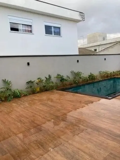 Foto 8 de Sobrado com 4 quartos à venda, 237m2 em Bairro do Grama, Cacapava - SP