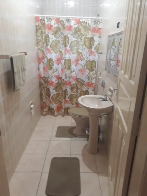 Sobrado com 4 quartos à venda em Aparecida - SP - imagem 4 Foto 4 de Sobrado com 4 quartos à venda em Aparecida - SP