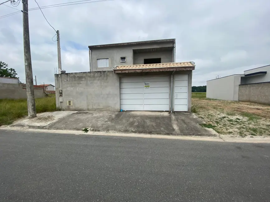 Sobrado com 3 quartos à venda, 237m2 em Pindamonhangaba - SP - imagem 1 Foto 1 de Sobrado com 3 quartos à venda, 237m2 em Pindamonhangaba - SP