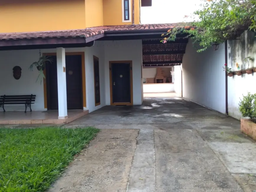 Sobrado com 3 quartos à venda, 283m2 em Nossa Senhora do Perpétuo Socorro, Pindamonhangaba - SP - imagem 3 Foto 3 de Sobrado com 3 quartos à venda, 283m2 em Nossa Senhora do Perpétuo Socorro, Pindamonhangaba - SP