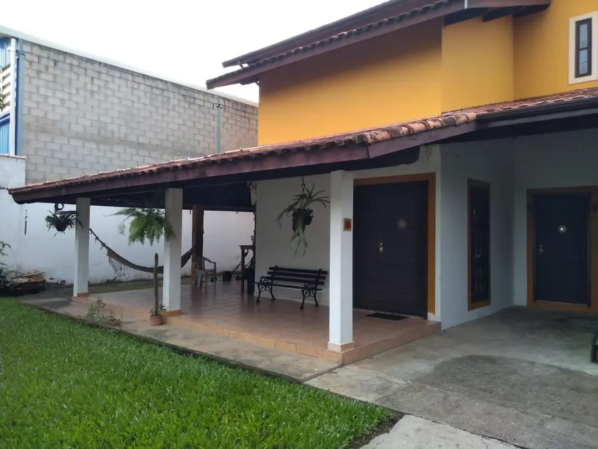 Foto 9 de Sobrado com 3 quartos à venda, 283m2 em Nossa Senhora do Perpétuo Socorro, Pindamonhangaba - SP