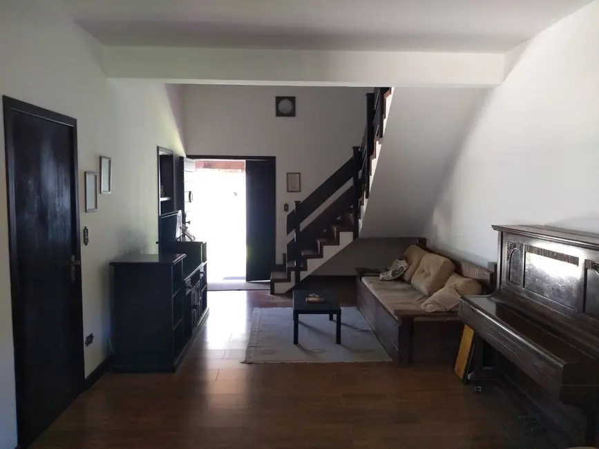 Foto 4 de Sobrado com 3 quartos à venda, 283m2 em Nossa Senhora do Perpétuo Socorro, Pindamonhangaba - SP