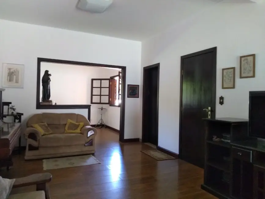 Foto 6 de Sobrado com 3 quartos à venda, 283m2 em Nossa Senhora do Perpétuo Socorro, Pindamonhangaba - SP