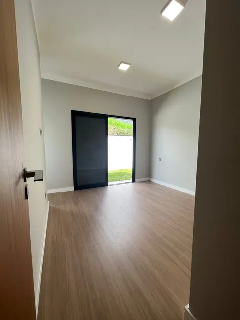 Foto 1 de Casa de Condomínio com 3 quartos à venda, 153m2 em Residencial Bardan, Taubate - SP