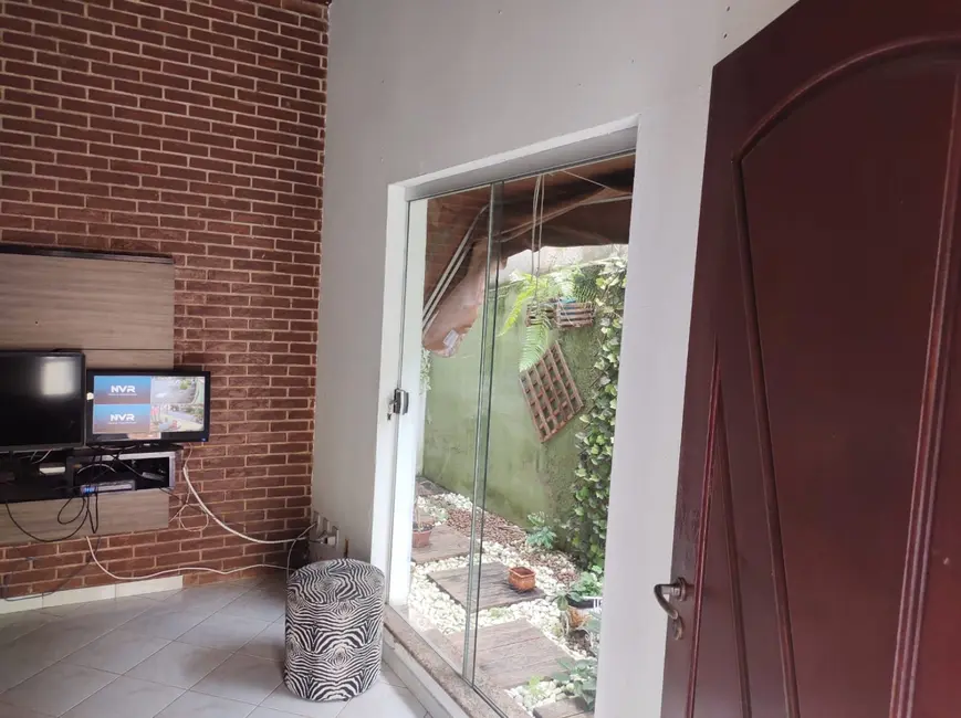 Foto 8 de Sobrado com 3 quartos à venda, 280m2 em Pindamonhangaba - SP