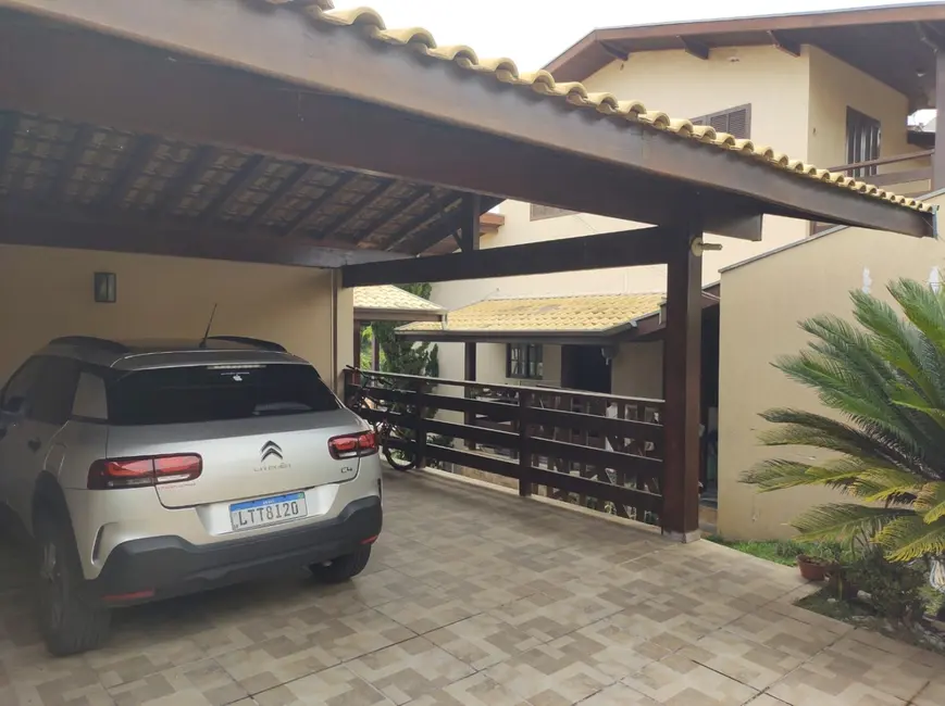 Foto 9 de Sobrado com 3 quartos à venda, 280m2 em Pindamonhangaba - SP