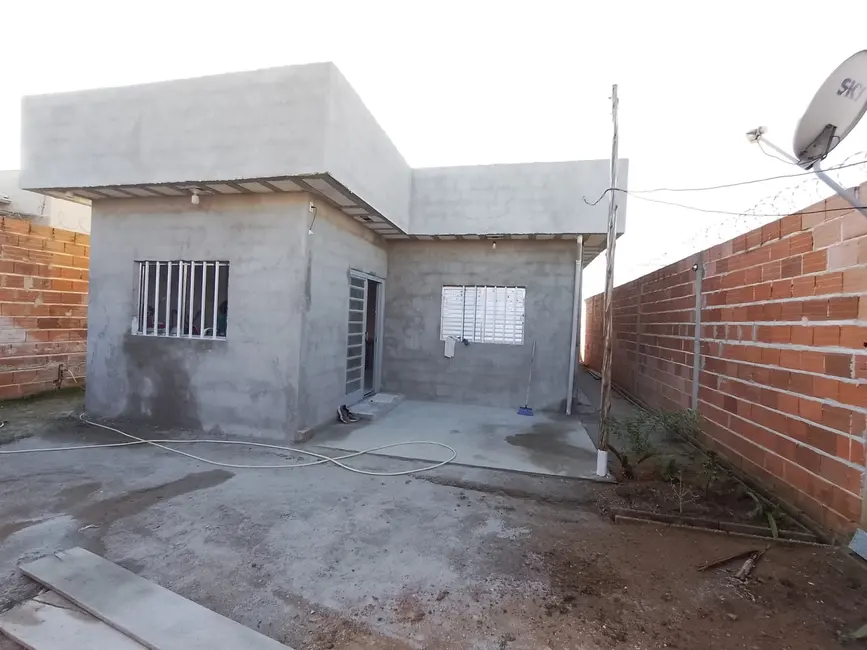 Foto 2 de Casa com 4 quartos à venda, 127m2 em Piracangaguá, Taubate - SP