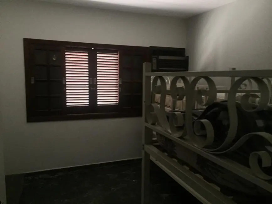 Foto 4 de Casa com 5 quartos à venda, 200m2 em Centro, Caraguatatuba - SP