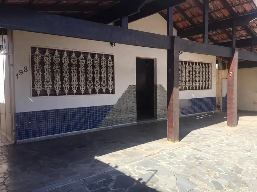 Foto 9 de Casa com 5 quartos à venda, 200m2 em Centro, Caraguatatuba - SP