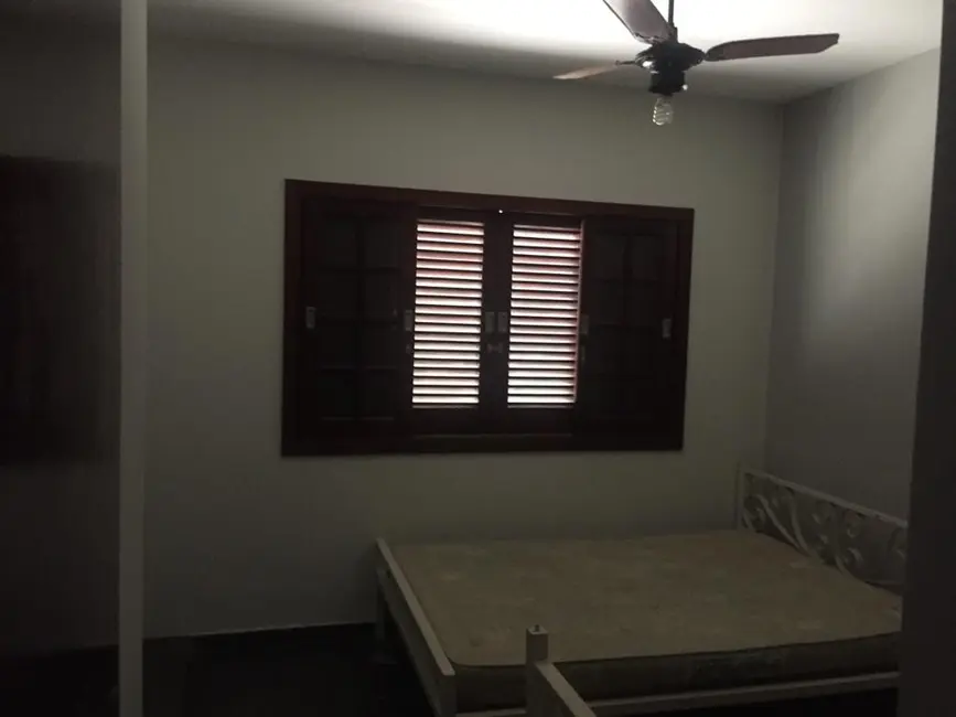 Foto 8 de Casa com 5 quartos à venda, 200m2 em Centro, Caraguatatuba - SP