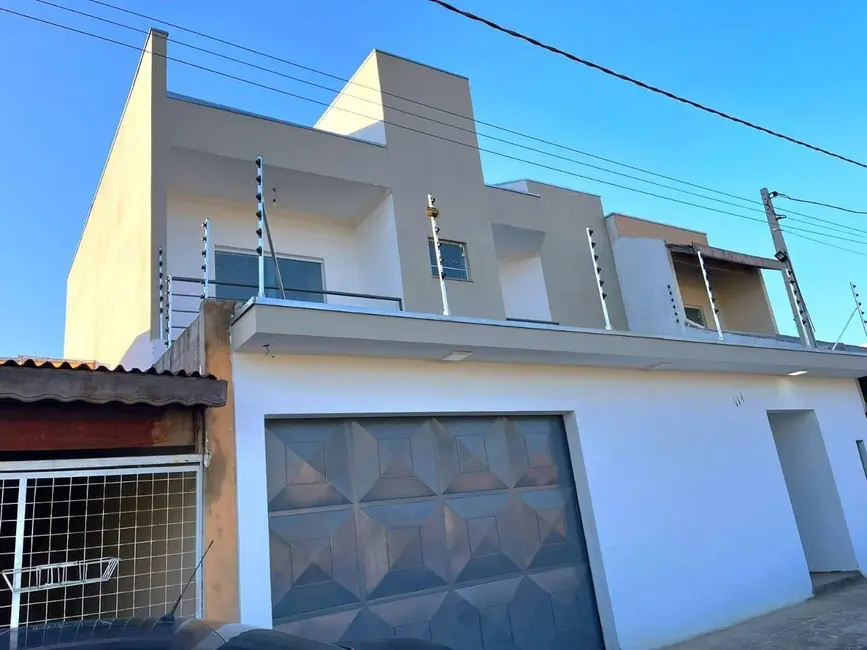 Foto 1 de Sobrado com 3 quartos à venda, 240m2 em Potim - SP