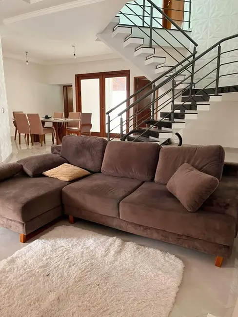Foto 3 de Sobrado com 3 quartos à venda, 240m2 em Potim - SP