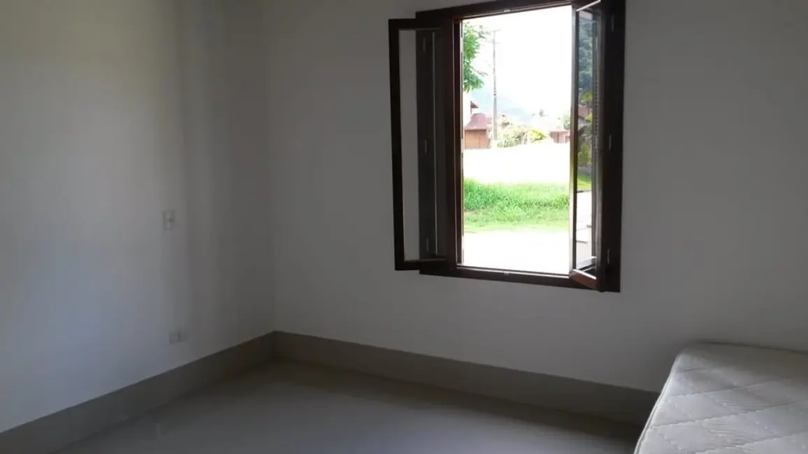 Foto 6 de Casa com 4 quartos à venda, 340m2 em Ubatuba - SP