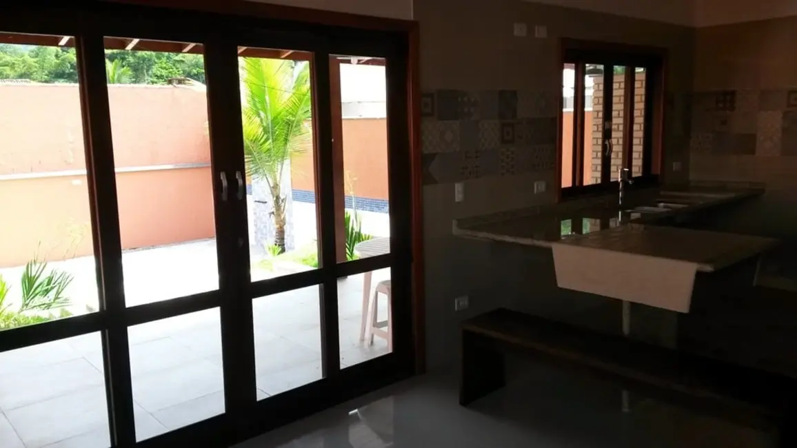 Foto 2 de Casa com 4 quartos à venda, 340m2 em Ubatuba - SP