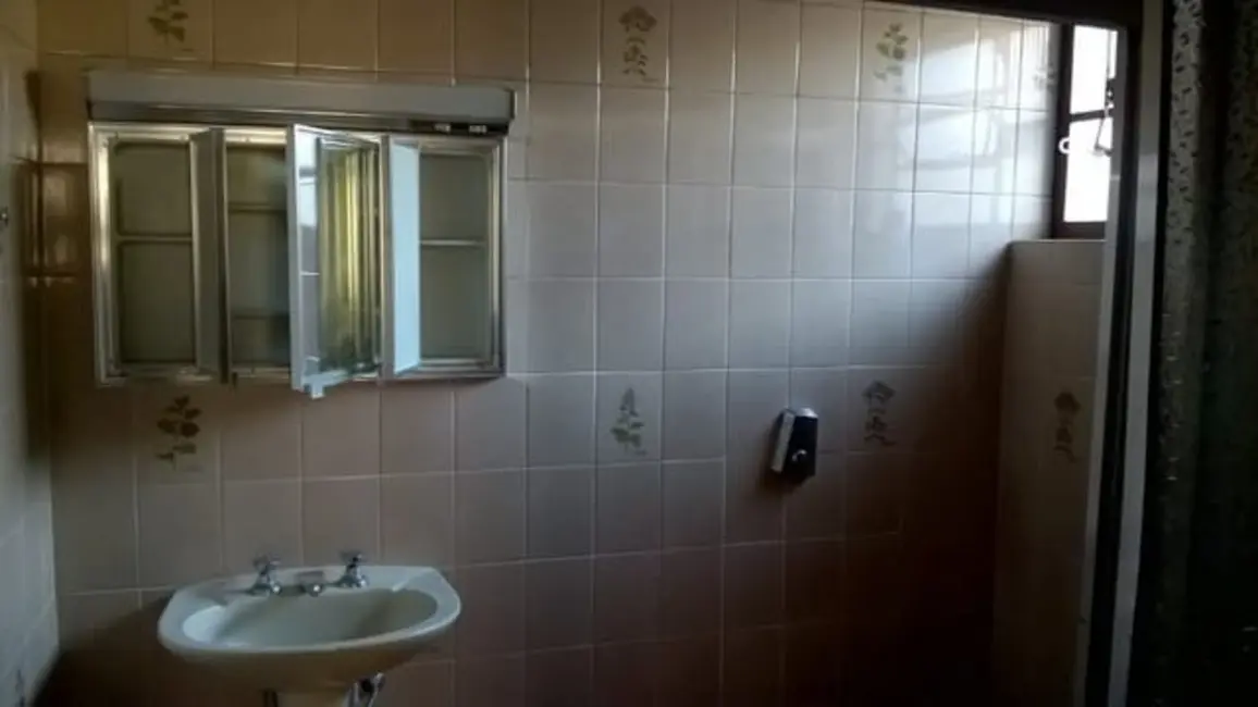 Foto 1 de Casa com 3 quartos à venda, 185m2 em Pindamonhangaba - SP