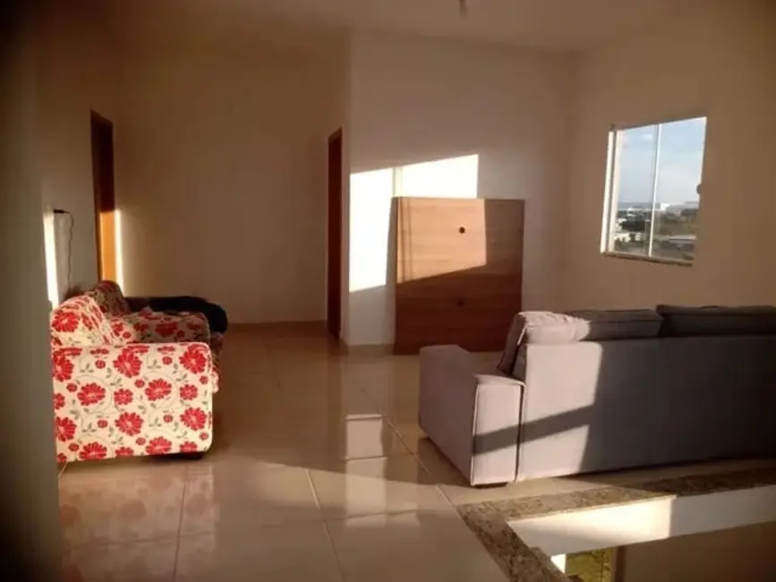 Foto 1 de Sobrado com 3 quartos para alugar, 160m2 em Jardim Oásis, Taubate - SP