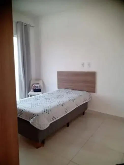 Foto 2 de Sobrado com 3 quartos para alugar, 160m2 em Jardim Oásis, Taubate - SP
