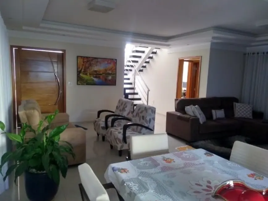 Foto 8 de Sobrado com 4 quartos à venda, 225m2 em Piracangaguá, Taubate - SP