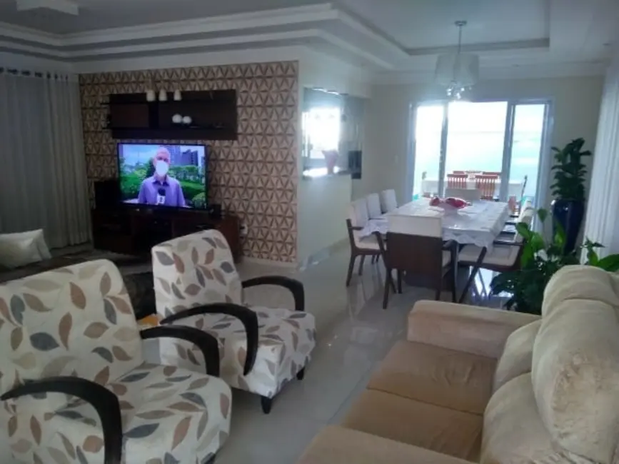 Foto 2 de Sobrado com 4 quartos à venda, 225m2 em Piracangaguá, Taubate - SP