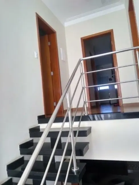 Foto 7 de Sobrado com 4 quartos à venda, 225m2 em Piracangaguá, Taubate - SP