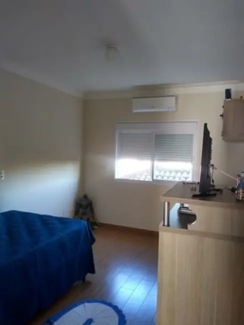 Foto 5 de Sobrado com 4 quartos à venda, 225m2 em Piracangaguá, Taubate - SP