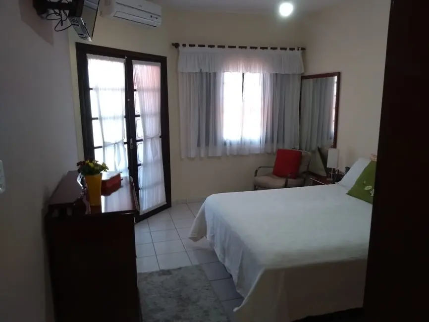 Sobrado com 2 quartos à venda, 137m2 em Residencial Ouro Verde, Pindamonhangaba - SP - imagem 1 Foto 1 de Sobrado com 2 quartos à venda, 137m2 em Residencial Ouro Verde, Pindamonhangaba - SP