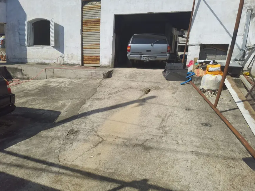 Foto 2 de Casa com 7 quartos à venda e para alugar, 300m2 em Campos Elíseos, Taubate - SP