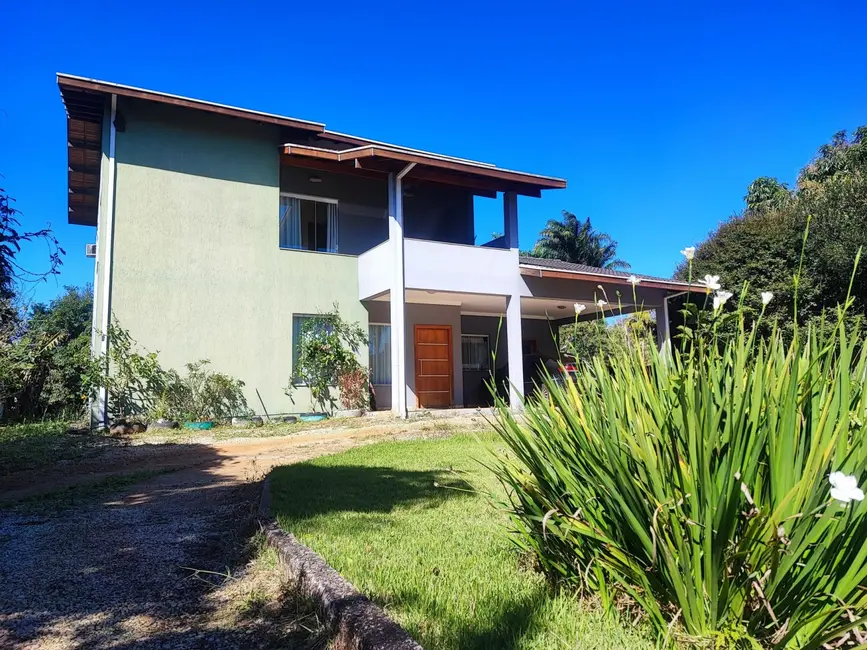 Sobrado com 3 quartos à venda, 224m2 em Pindamonhangaba - SP - imagem 1 Foto 1 de Sobrado com 3 quartos à venda, 224m2 em Pindamonhangaba - SP