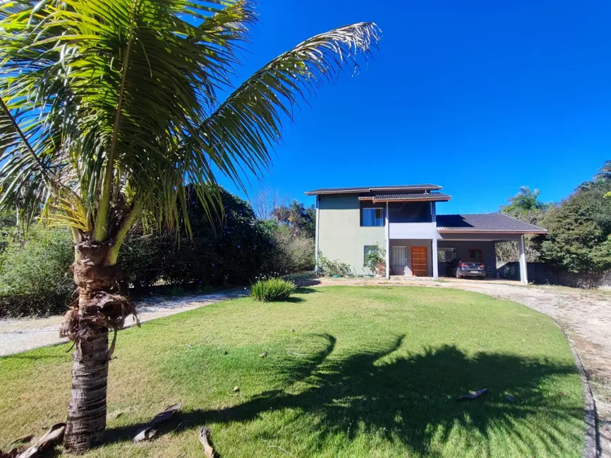 Sobrado com 3 quartos à venda, 224m2 em Pindamonhangaba - SP - imagem 4 Foto 4 de Sobrado com 3 quartos à venda, 224m2 em Pindamonhangaba - SP