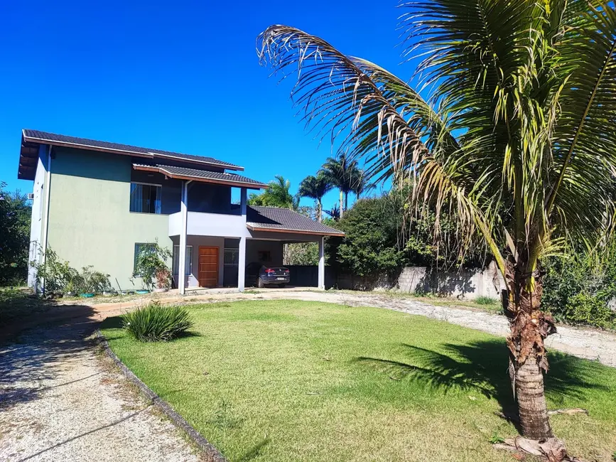 Foto 2 de Sobrado com 3 quartos à venda, 224m2 em Pindamonhangaba - SP