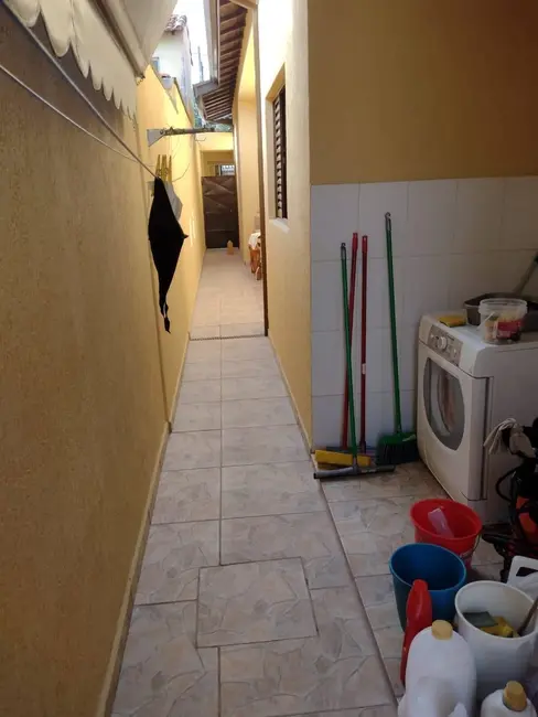 Foto 4 de Casa com 3 quartos à venda, 108m2 em Parque São Domingos, Pindamonhangaba - SP