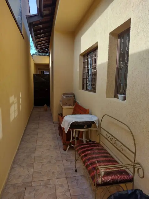 Foto 5 de Casa com 3 quartos à venda, 108m2 em Parque São Domingos, Pindamonhangaba - SP