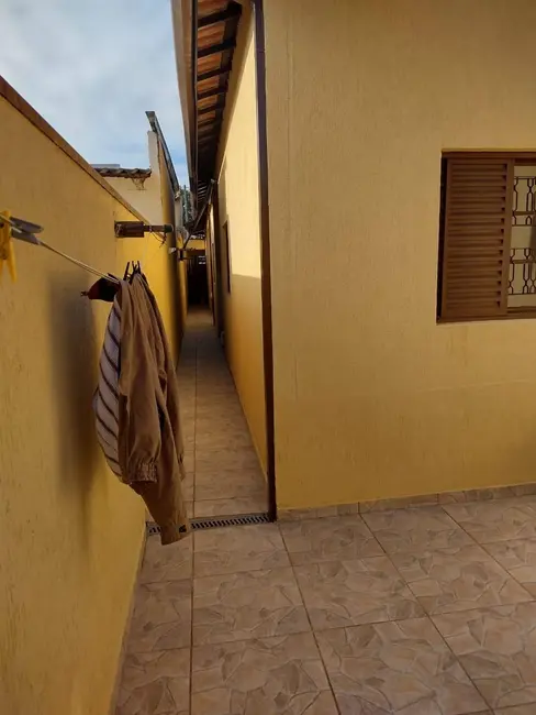 Foto 3 de Casa com 3 quartos à venda, 108m2 em Parque São Domingos, Pindamonhangaba - SP