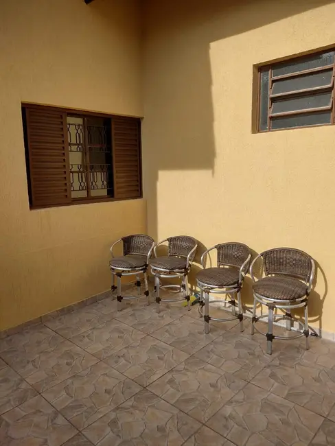 Foto 2 de Casa com 3 quartos à venda, 108m2 em Parque São Domingos, Pindamonhangaba - SP