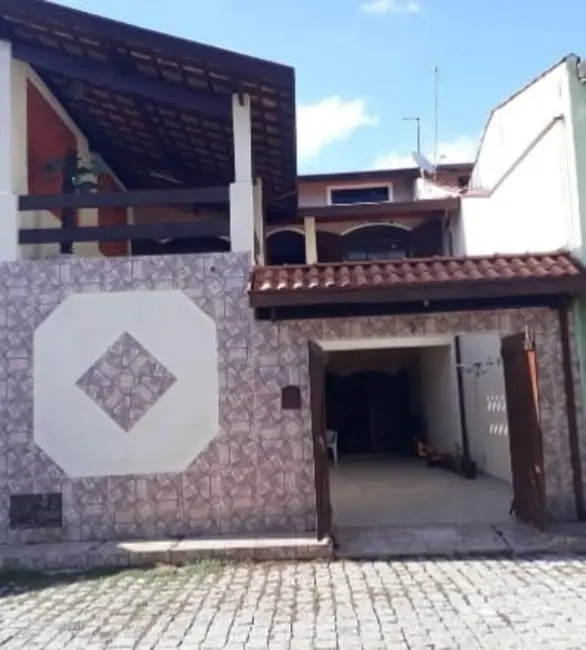 Foto 1 de Sobrado com 5 quartos à venda em Piracangaguá, Taubate - SP