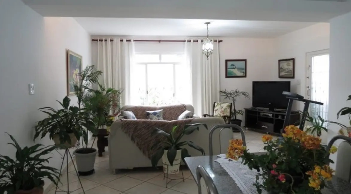 Foto 5 de Casa com 3 quartos para alugar, 229m2 em Jardim Santa Clara, Taubate - SP