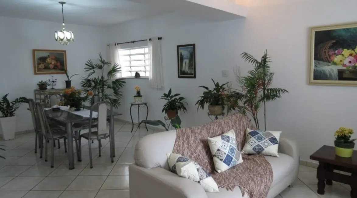 Foto 6 de Casa com 3 quartos para alugar, 229m2 em Jardim Santa Clara, Taubate - SP