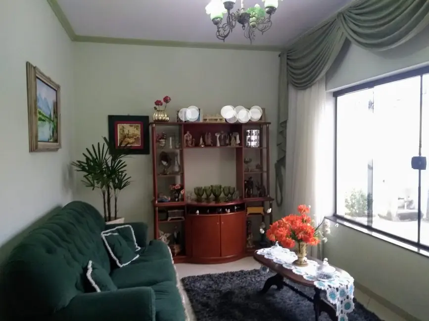 Foto 2 de Sobrado com 3 quartos à venda, 202m2 em Estiva, Taubate - SP