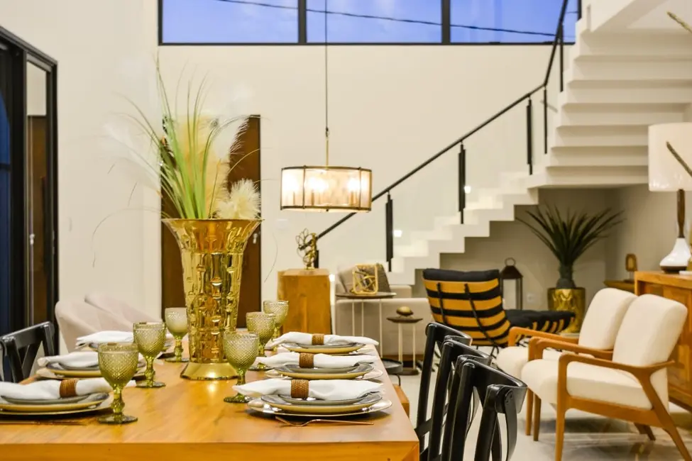 Foto 2 de Sobrado com 4 quartos à venda, 245m2 em Jardim Baronesa, Taubate - SP