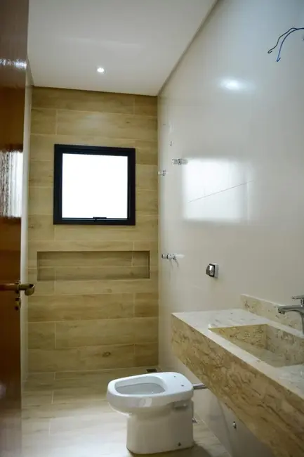 Foto 7 de Sobrado com 4 quartos à venda, 245m2 em Jardim Baronesa, Taubate - SP