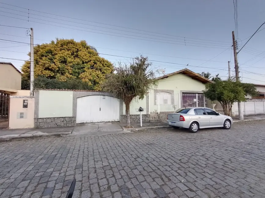 Foto 1 de Casa com 4 quartos à venda, 518m2 em Centro, Pindamonhangaba - SP