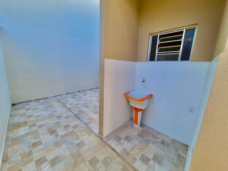 Foto 1 de Casa com 2 quartos à venda, 70m2 em Residencial Estoril, Taubate - SP